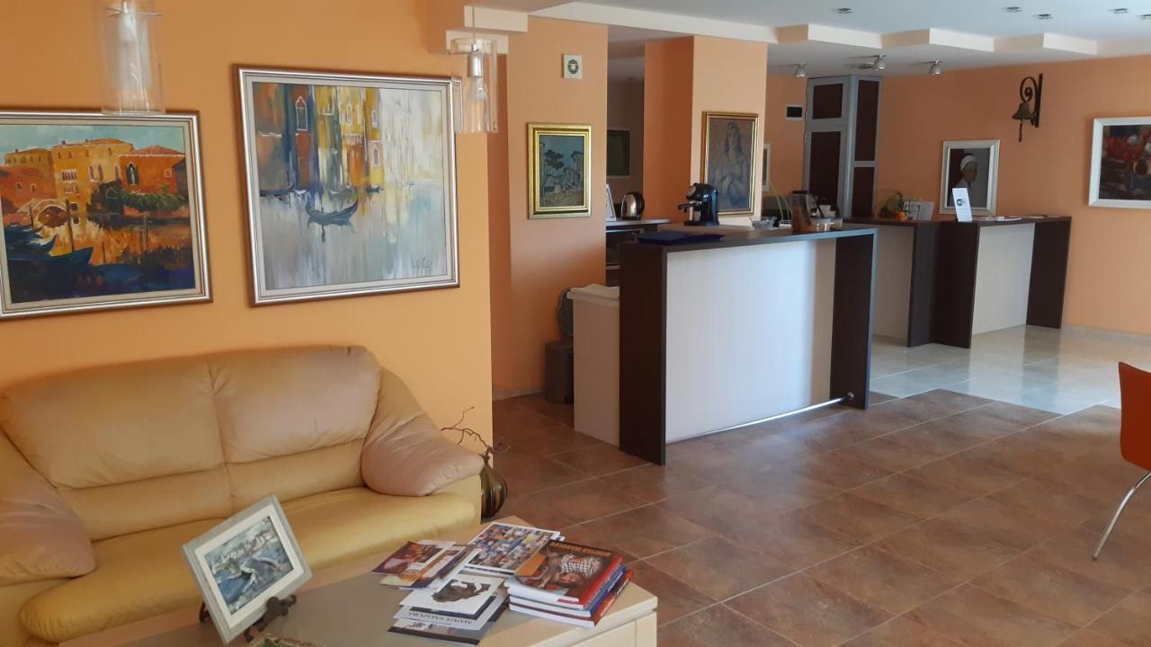 Motivi Hotel Saints Constantine and Helena Екстер'єр фото