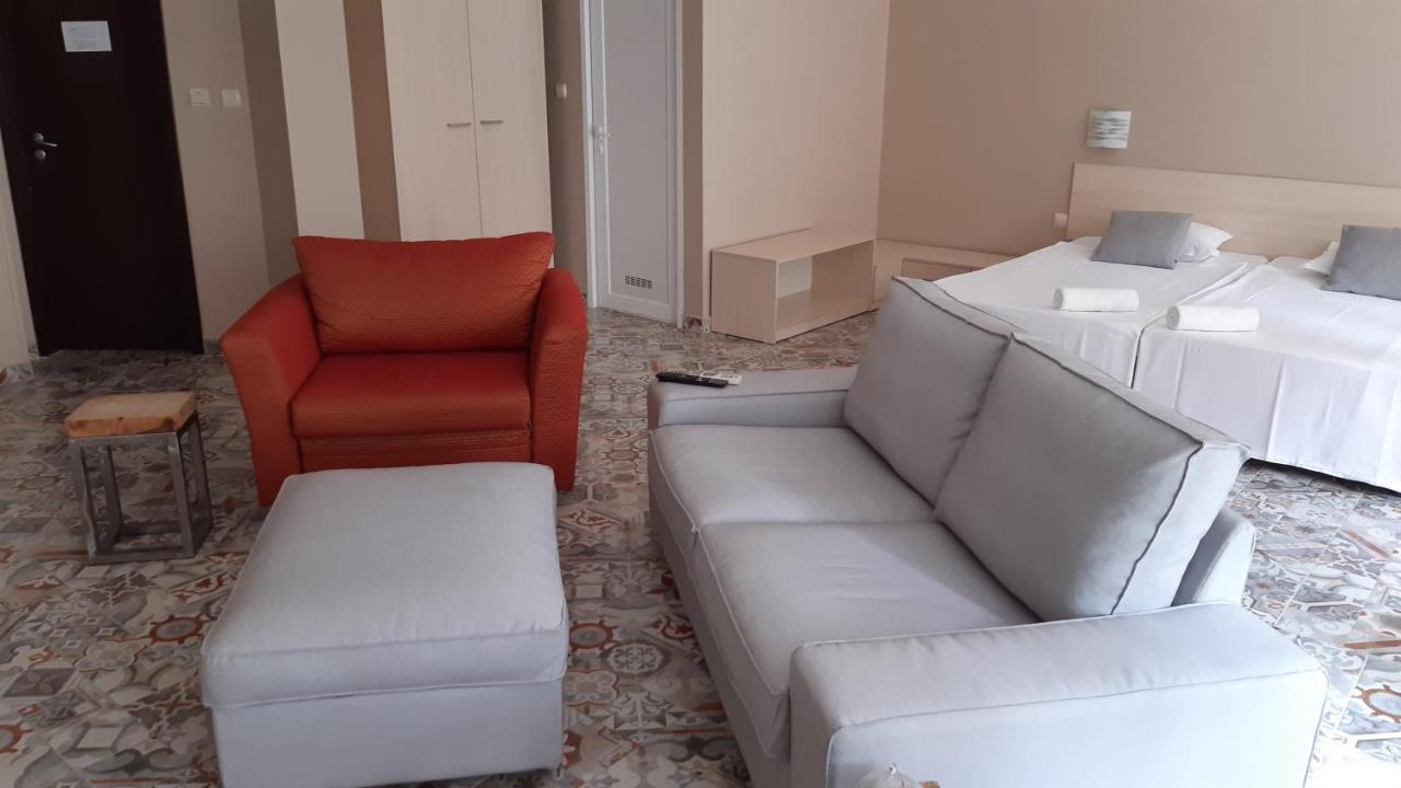 Motivi Hotel Saints Constantine and Helena Екстер'єр фото