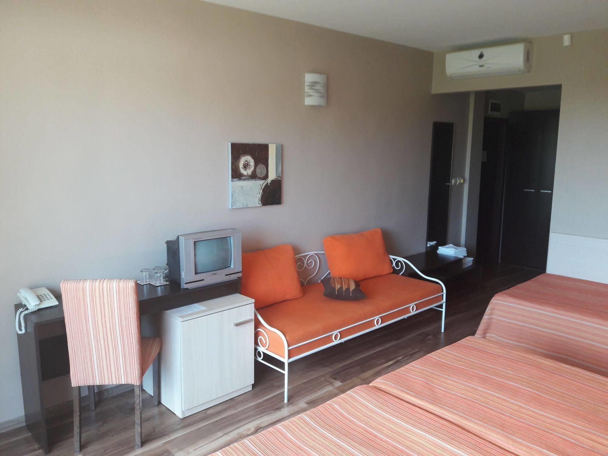 Motivi Hotel Saints Constantine and Helena Екстер'єр фото